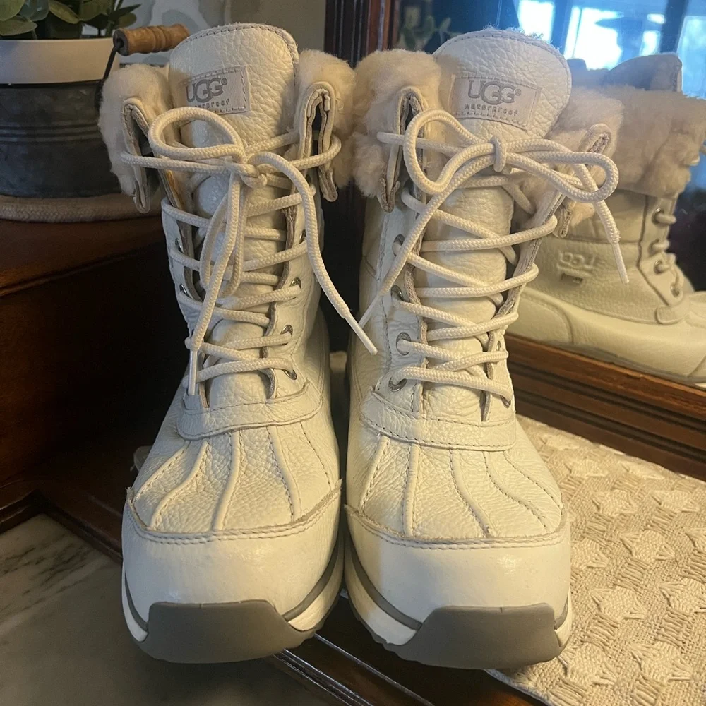 UGG Adirondack III Leather Fur Lined Waterproof Winter Ski Snow Boots‎ Women's 9